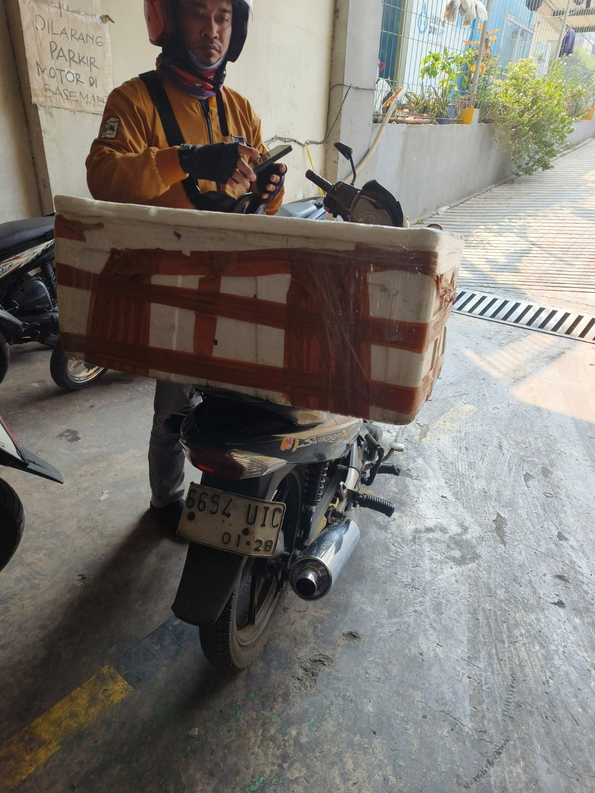 Pengiriman menggunakan motor