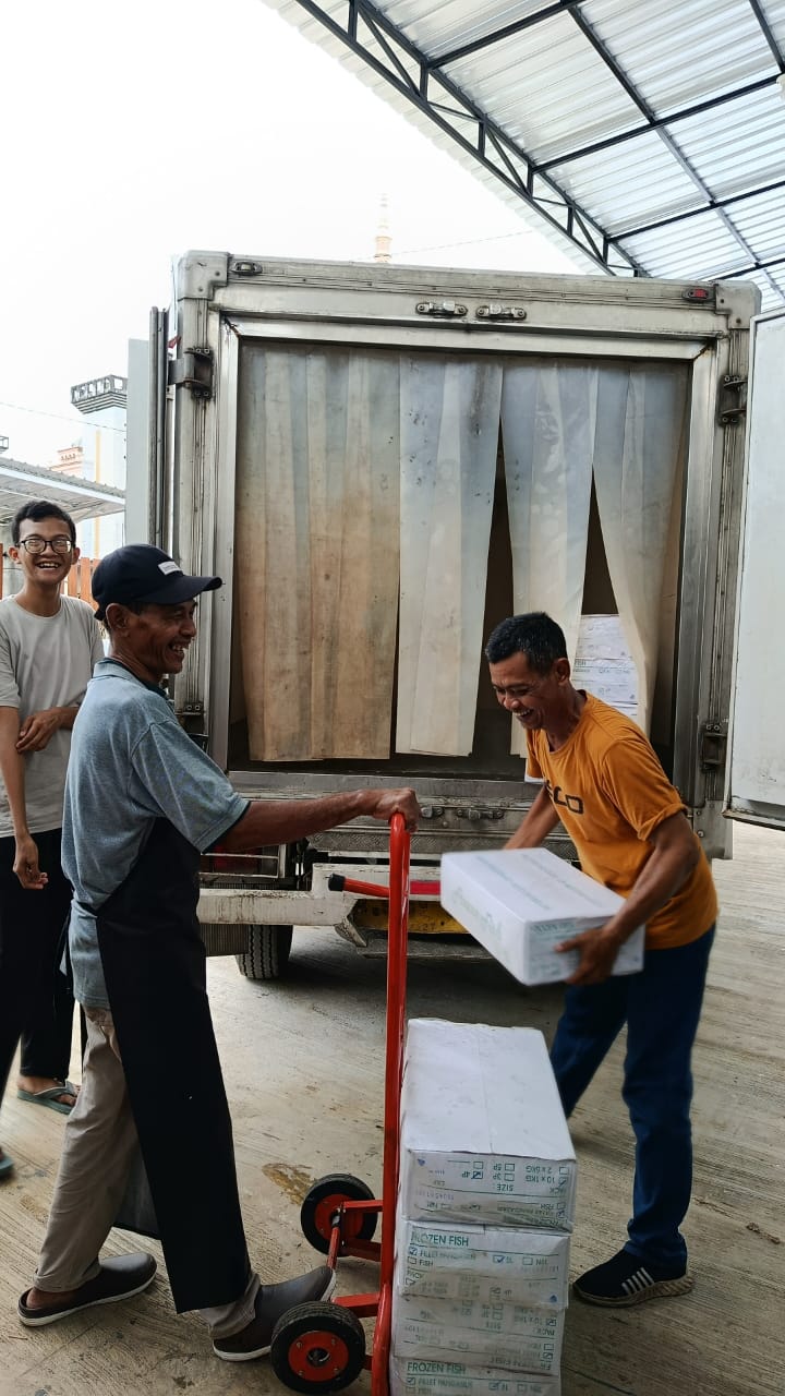 Pengiriman menggunakan truk Thermo King untuk order 1 ton ke atas